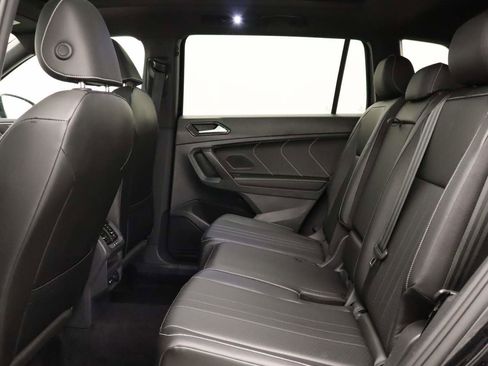 Used 2022 Volkswagen Tiguan SE R-Line image 16