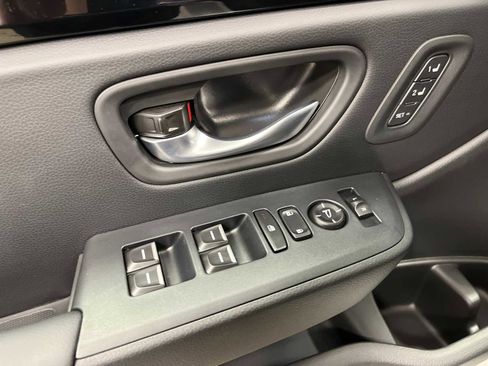 New 2025 Honda Pilot Touring image 12