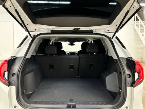 Used 2024 GMC Terrain SLE w/ Driver Convenience Package FWD image 22