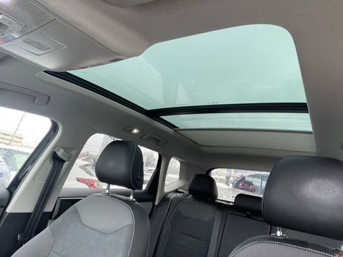 Certified 2022 Volkswagen Taos SE w/ Panoramic Sunroof Package image 24