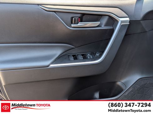 Used 2025 Toyota RAV4 XLE AWD/4WD image 10