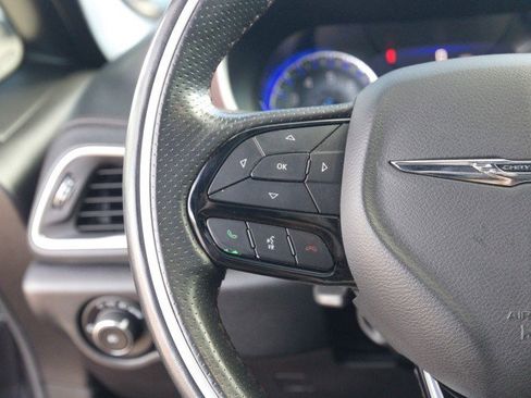 Used 2020 Chrysler Pacifica Limited FWD image 20