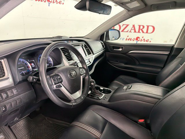 Used 2019 Toyota Highlander SE FWD image 19