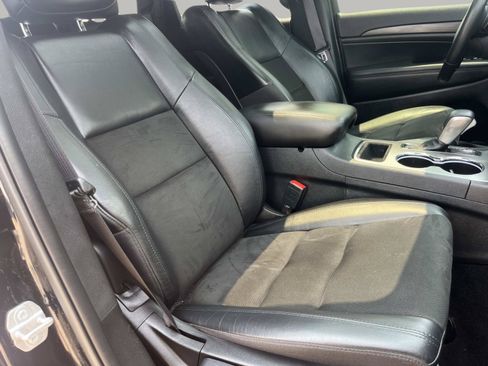 Used 2021 Jeep Grand Cherokee Laredo X AWD/4WD image 25