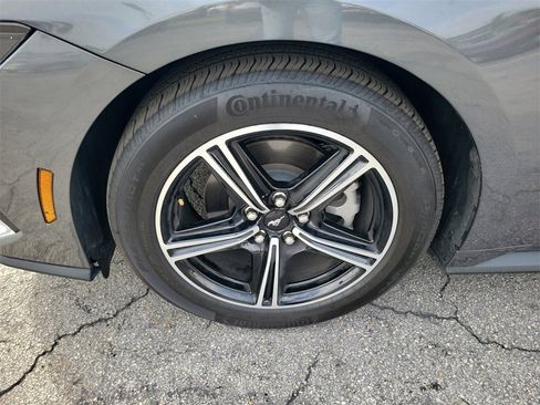 Used 2025 Ford Mustang Coupe image 5