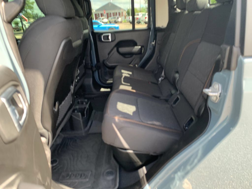 Used 2024 Jeep Gladiator Mojave w/ Convenience Group AWD/4WD image 18