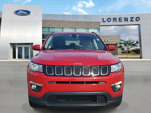 Used 2018 Jeep Compass Latitude image 2