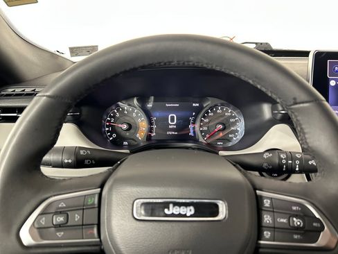 Used 2025 Jeep Compass Limited AWD/4WD image 13