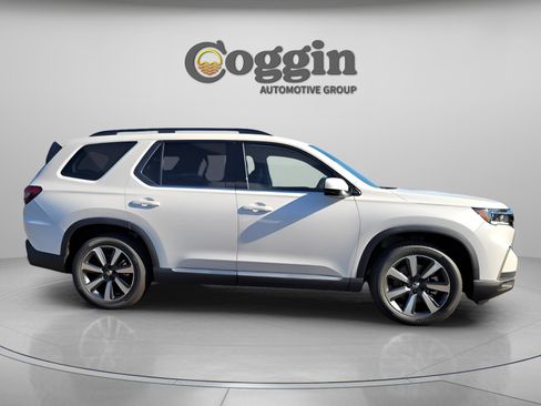 New 2025 Honda Pilot Touring image 6
