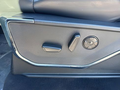 Used 2025 Ford F250 Platinum image 10