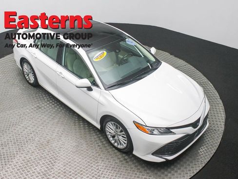 Used 2019 Toyota Camry XLE image 3