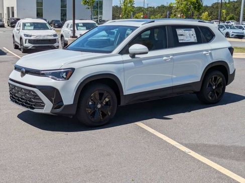 New 2026 Volkswagen Taos SE FWD image 8