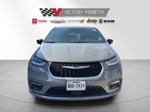 Used 2025 Chrysler Pacifica Select image 6