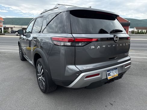 Used 2022 Nissan Pathfinder Platinum w/ Cargo Package AWD/4WD image 6