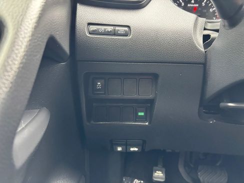 Used 2017 Nissan Rogue Sport S w/ S Appearance Package image 18