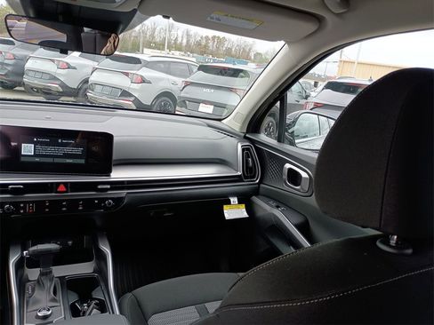 New 2026 Kia Sorento LX image 11