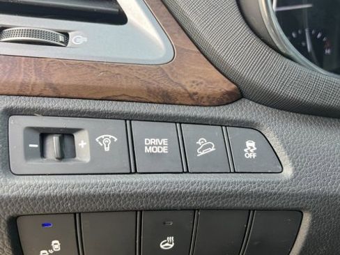 Used 2018 Hyundai Santa Fe Sport image 14