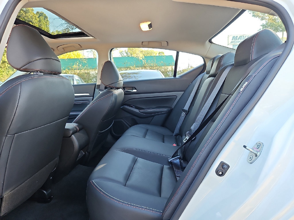 Certified 2023 Nissan Altima 2.5 SR w/ SR Premium Package FWD image 12