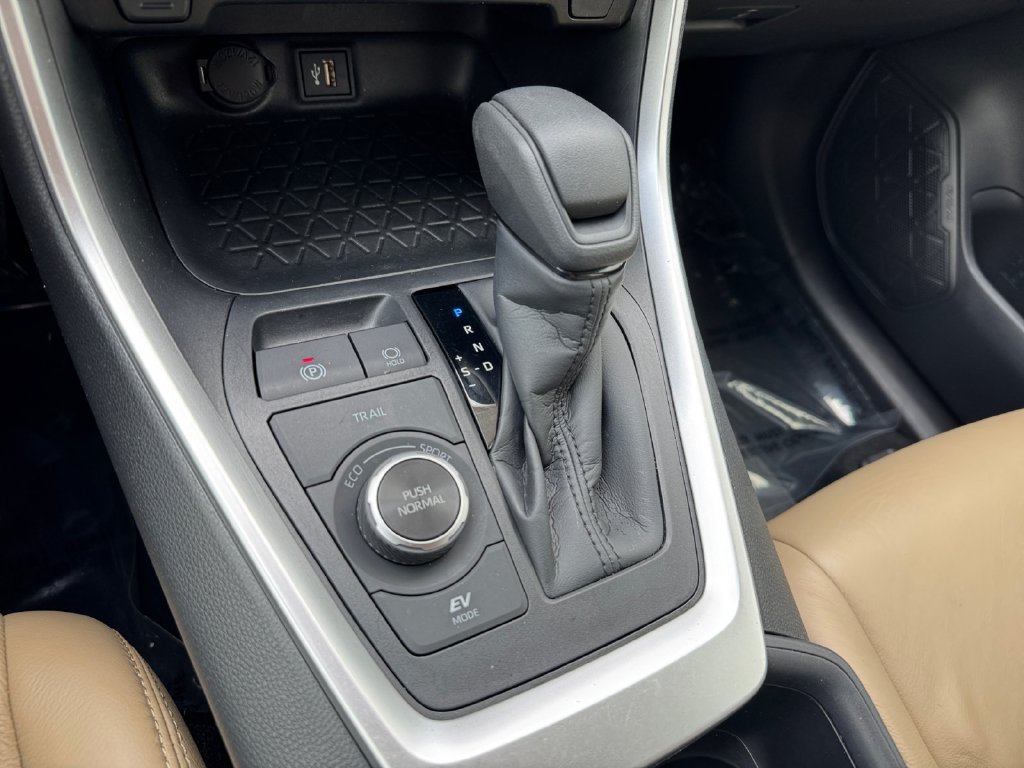 Certified 2025 Toyota RAV4 LE AWD/4WD image 25