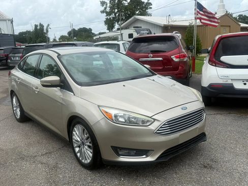 Used 2018 Ford Focus Titanium FWD image 2