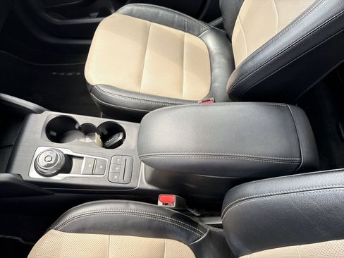 Used 2022 Ford Escape Titanium w/ Titanium Elite Package AWD/4WD image 19