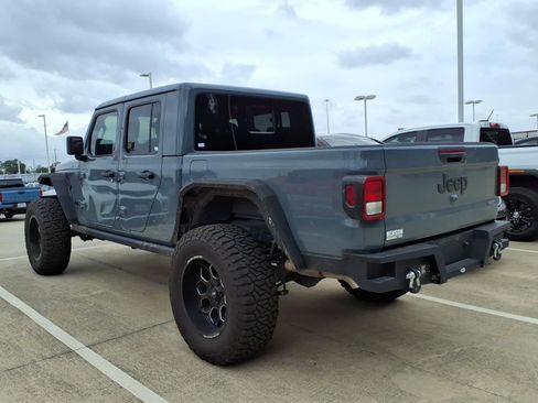 Used 2025 Jeep Gladiator Sport AWD/4WD image 2