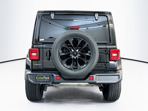 Used 2021 Jeep Wrangler Sahara image 7