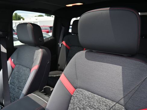 Used 2025 Chevrolet Colorado Z71 w/ Technology Package image 20