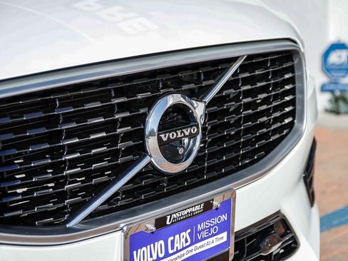 Used 2018 Volvo XC60 T8 R-Design w/ Convenience Package image 13