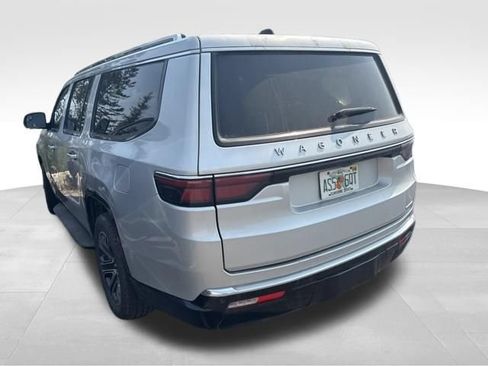 Used 2024 Jeep Wagoneer L Series II w/ Flexible Seating Group AWD/4WD image 18