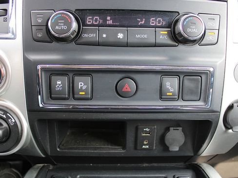 Used 2018 Nissan Titan SV w/ SV Convenience Package AWD/4WD image 32