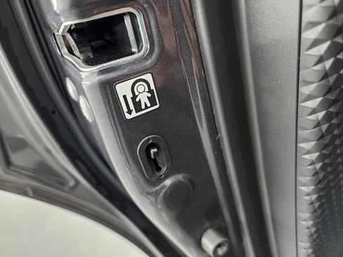 Used 2021 Toyota C-HR LE image 32