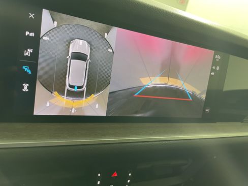 Used 2024 Porsche Cayenne AWD image 24