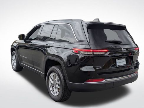 Certified 2025 Jeep Grand Cherokee Laredo X w/ Luxury Tech Group I image 5