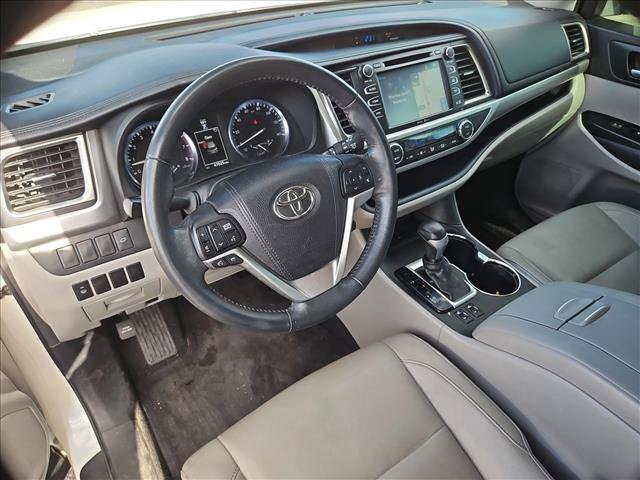 Used 2015 Toyota Highlander XLE FWD image 13