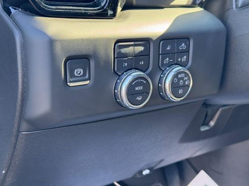 Used 2025 GMC Sierra 3500 AT4 w/ AT4 Premium Plus Package AWD/4WD image 17