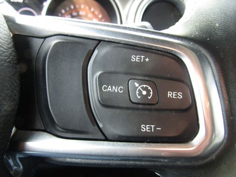 Used 2019 Jeep Wrangler Unlimited Sahara image 35