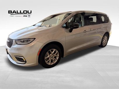 Used 2024 Chrysler Pacifica Touring-L