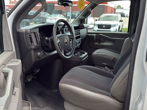 Used 2018 GMC Savana 2500 w/ Driver Convenience Package RWD image 5