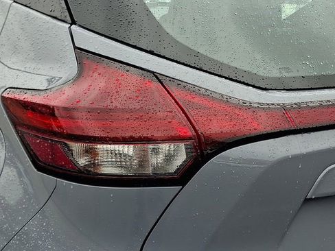 Used 2023 Nissan Kicks SV FWD image 13