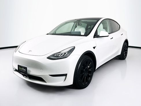Used 2023 Tesla Model Y Long Range AWD/4WD image 3