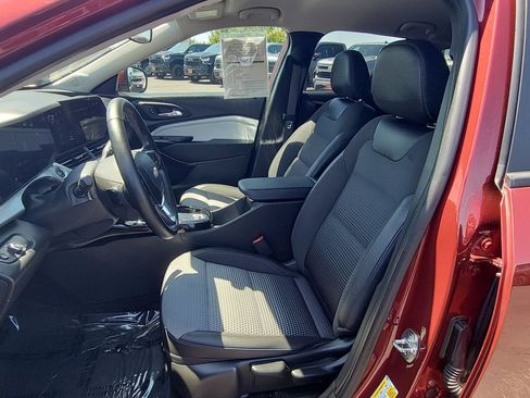 Used 2024 Chevrolet Trax LT w/ Driver Confidence Package FWD image 18