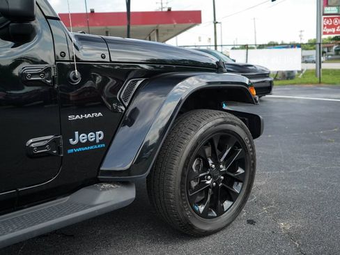 Used 2023 Jeep Wrangler Unlimited Sahara AWD/4WD image 18