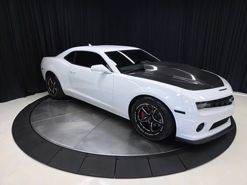 Used 2013 Chevrolet Camaro SS w/ SS Performance Package RWD image 16