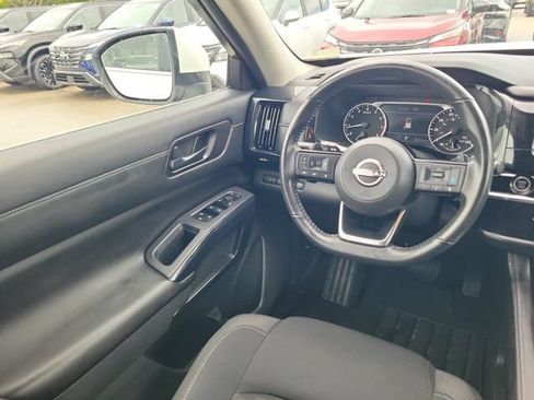 Certified 2023 Nissan Pathfinder SV w/ SV Premium Package AWD/4WD image 17