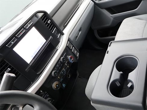 Used 2024 Ford F250 XLT w/ Snow Plow/Camper Package image 22