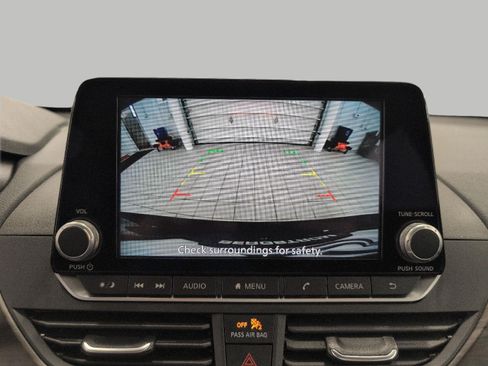 Used 2025 Nissan Altima 2.5 SV FWD image 14