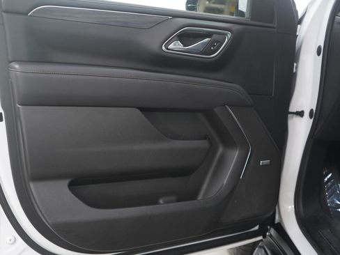 Used 2023 GMC Yukon SLT w/ SLT Luxury Package image 22