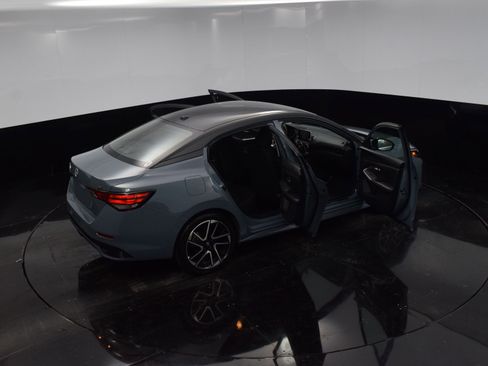 Used 2025 Nissan Sentra SR image 39