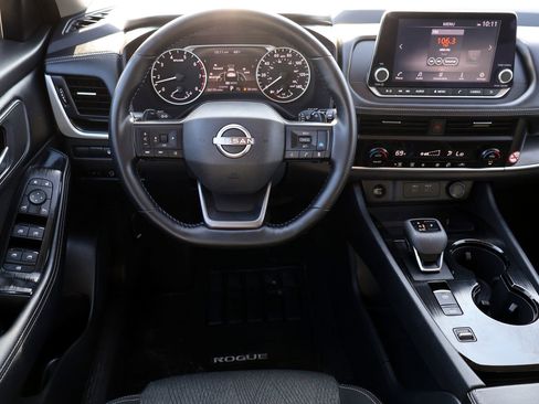 Used 2025 Nissan Rogue SV image 20